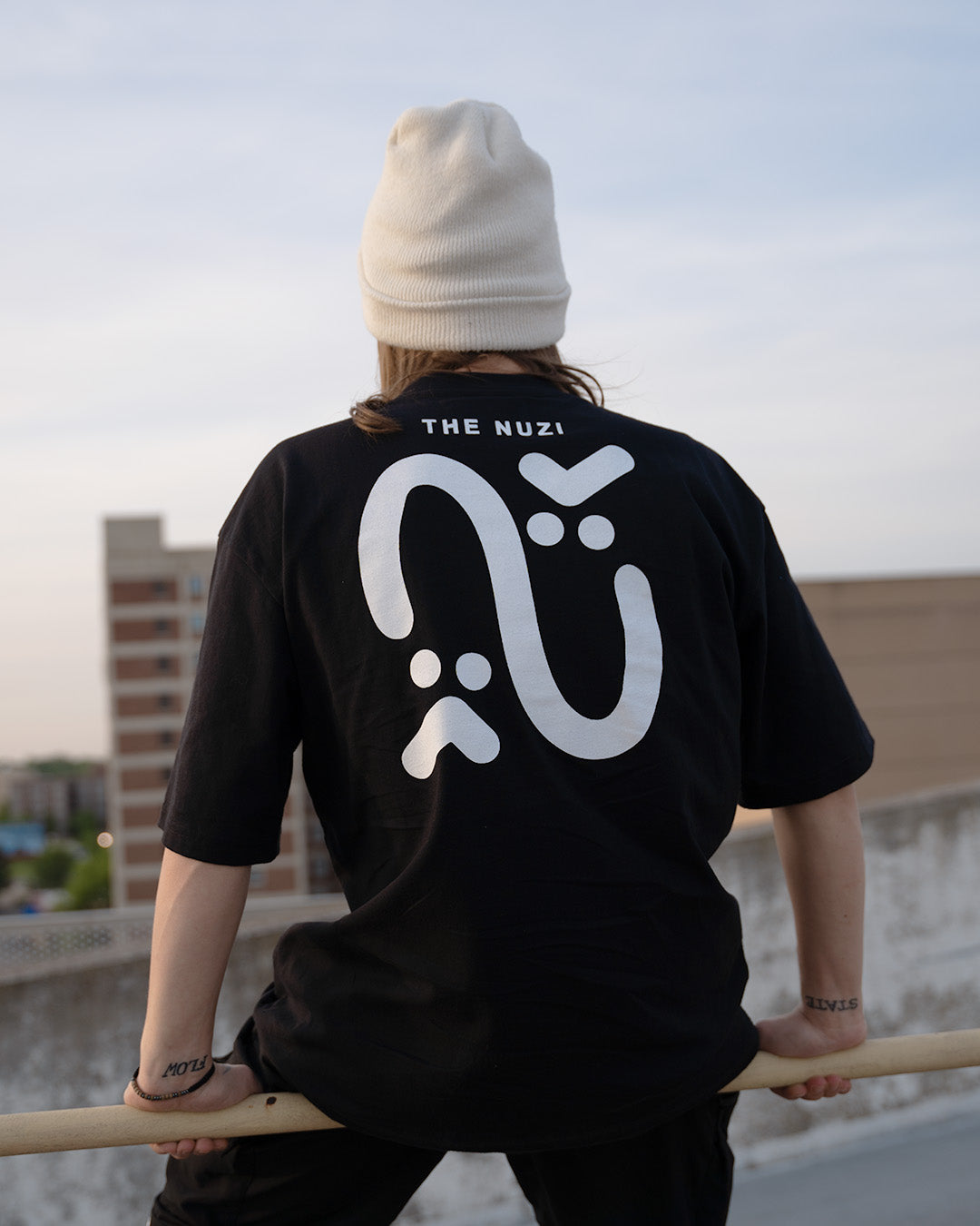 OVERFIT NUZI T-SHIRT