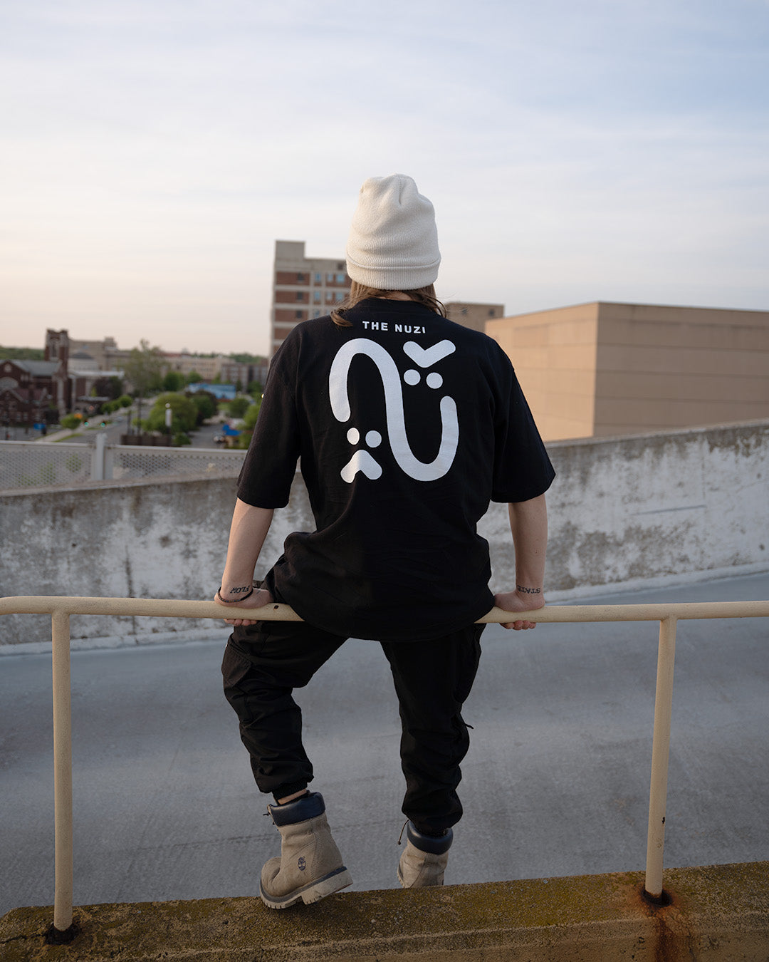 OVERFIT NUZI T-SHIRT