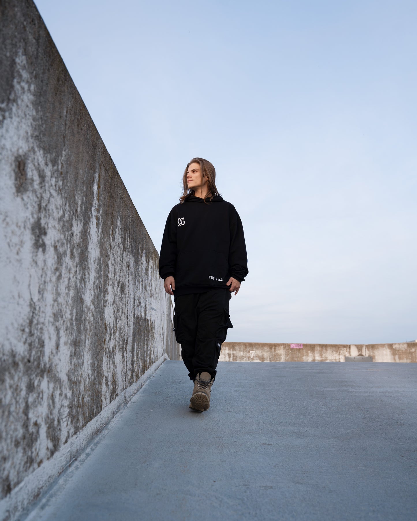 OVERFIT NUZI HOODIE