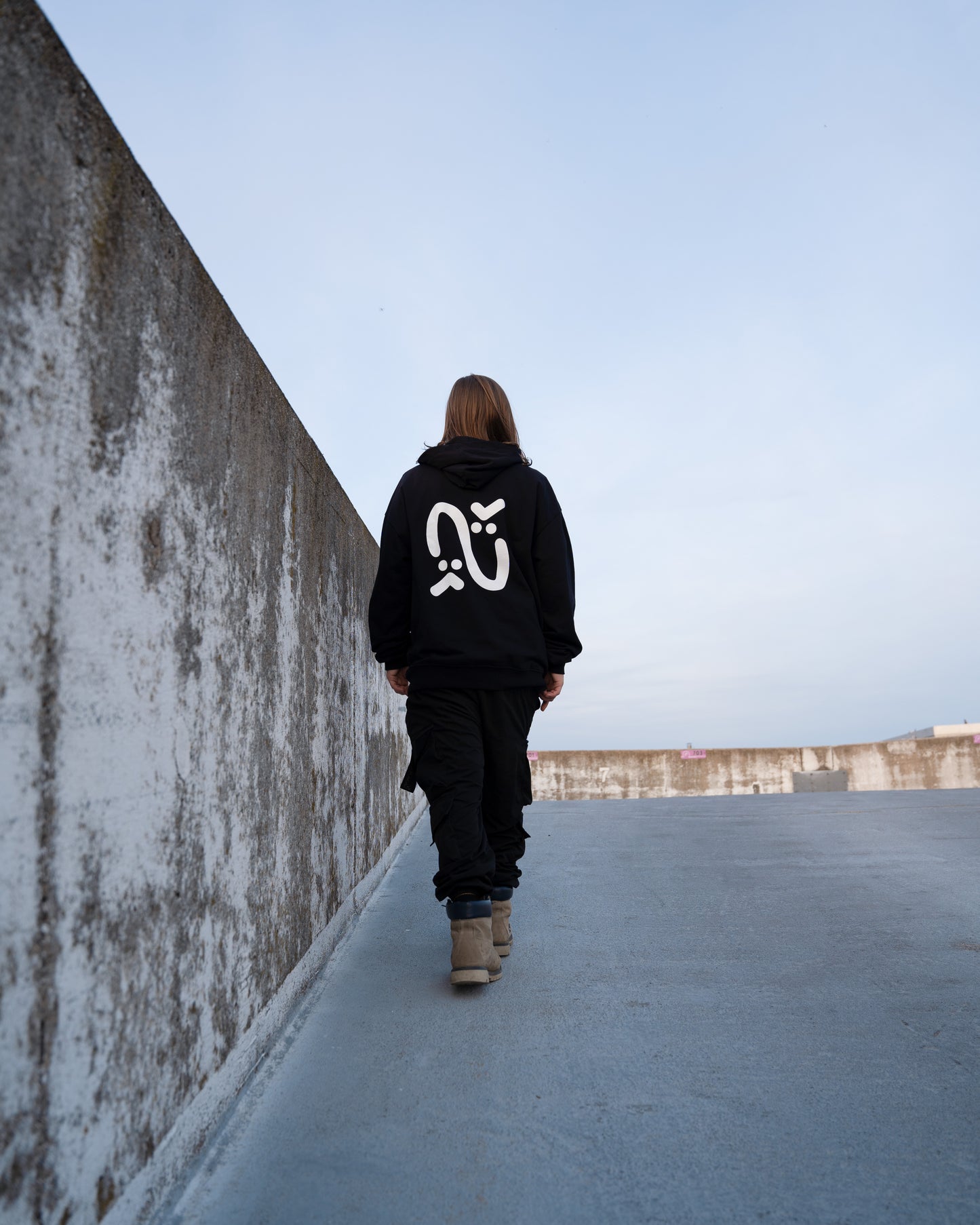 OVERFIT NUZI HOODIE