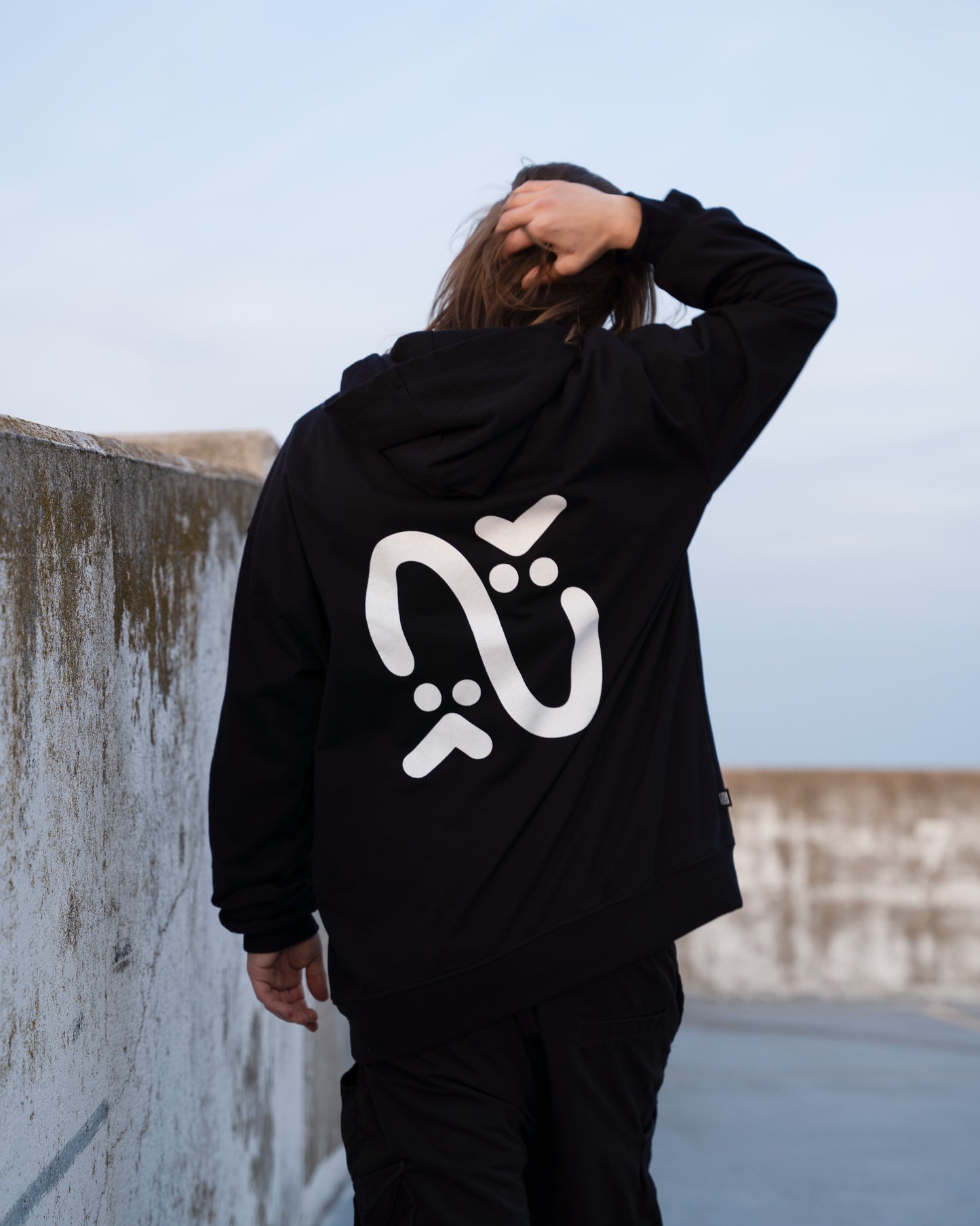 OVERFIT NUZI HOODIE