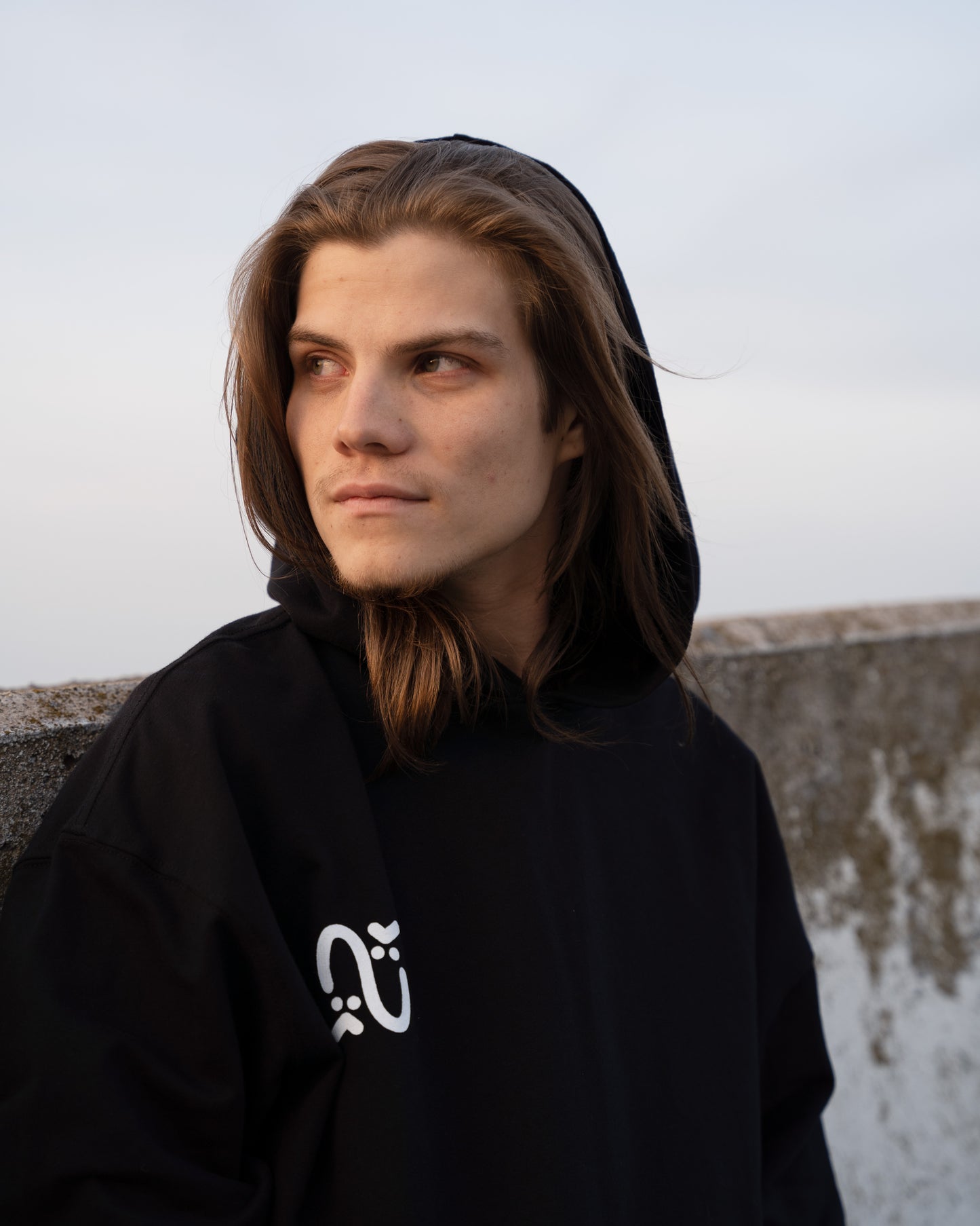 OVERFIT NUZI HOODIE