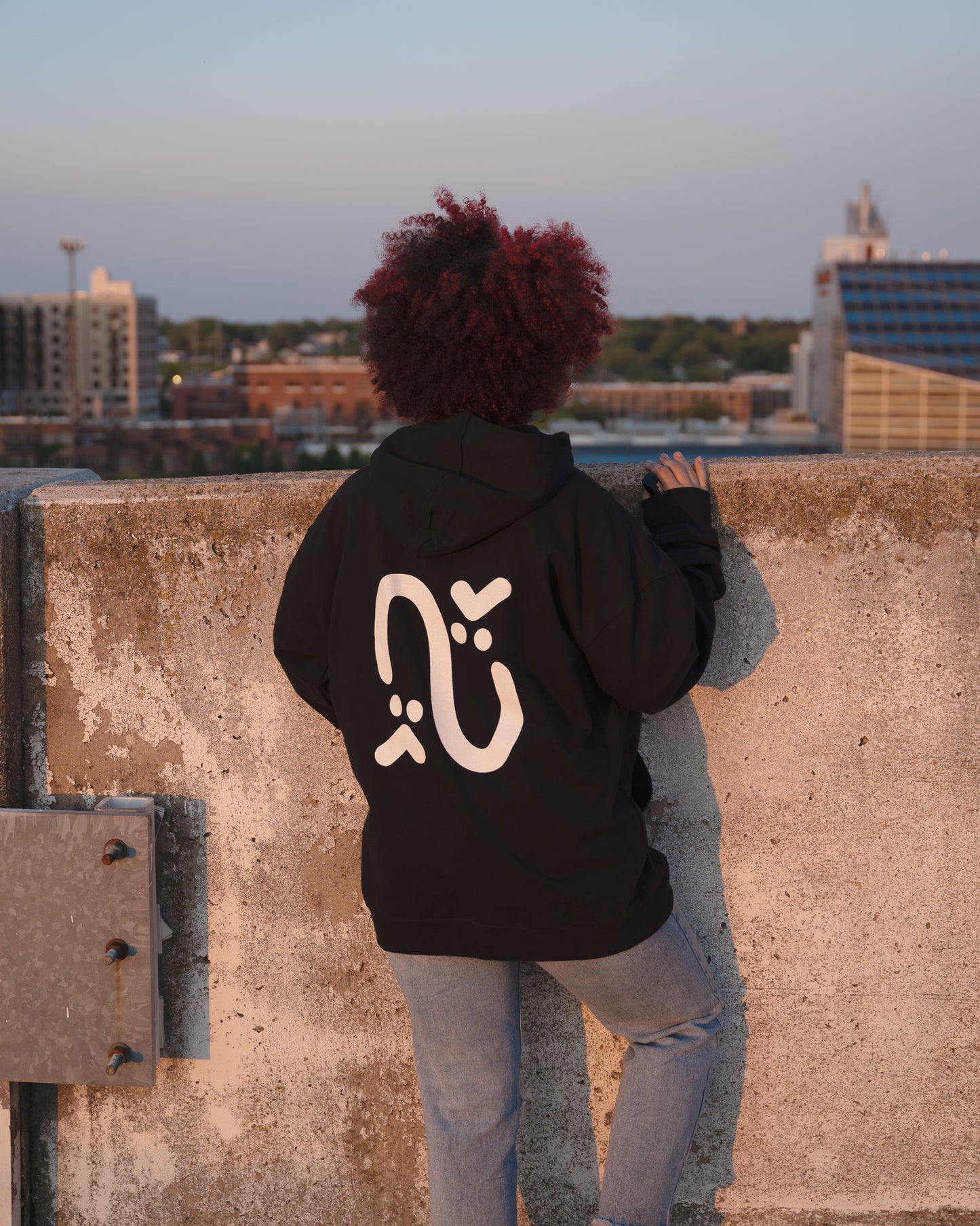 OVERFIT NUZI HOODIE
