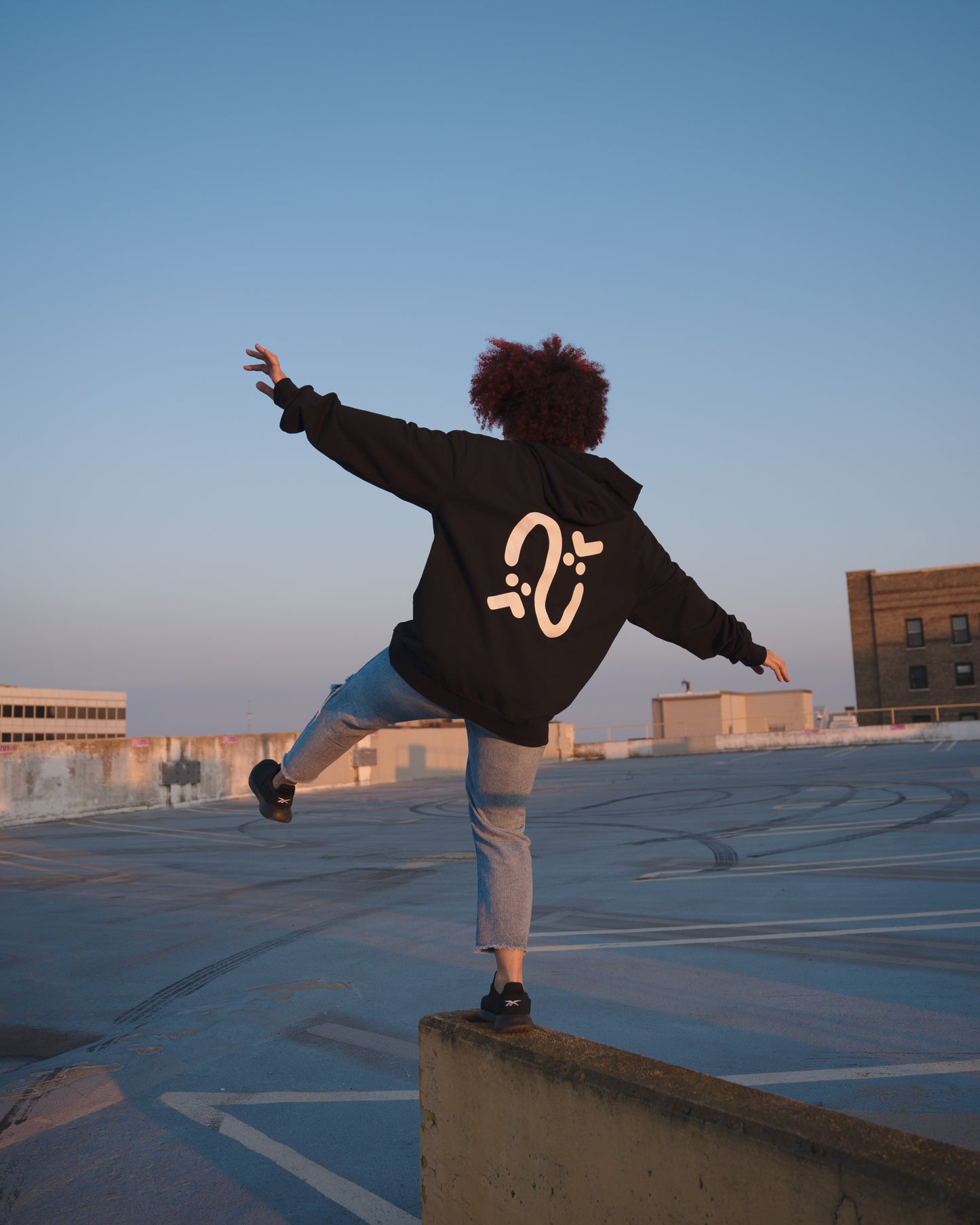 OVERFIT NUZI HOODIE